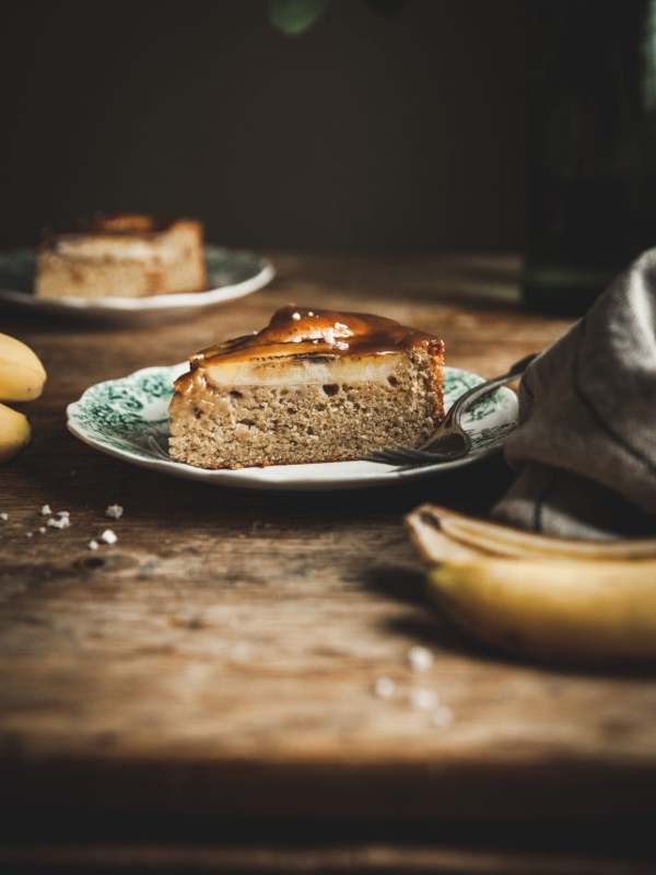 Wie man einen Bananenkuchen mit Öl